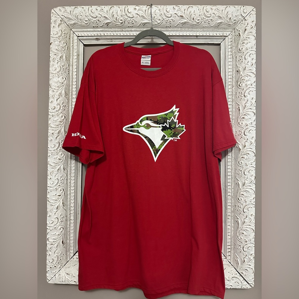Vintage Jerzees Blue Jays tee with camo bird. Size XL. ❣️